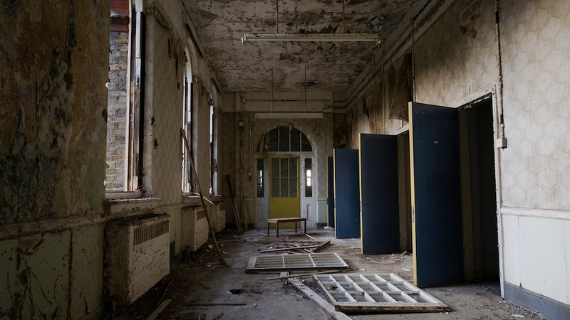 Illustration for article titled The Decaying Remains of Abandoned Hospitals
